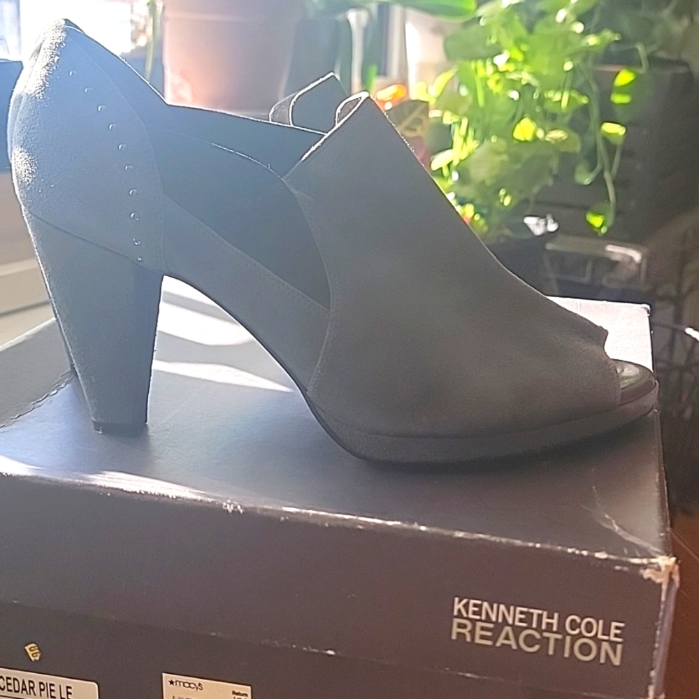 Suede open toes booties
